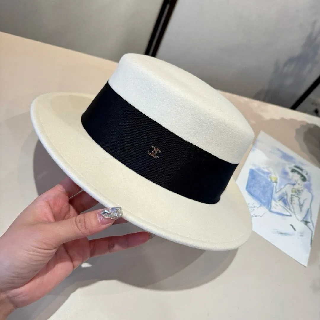 💰200¥ White Chanel Chanel new classic lady style flat top hat, head circumference 57cm