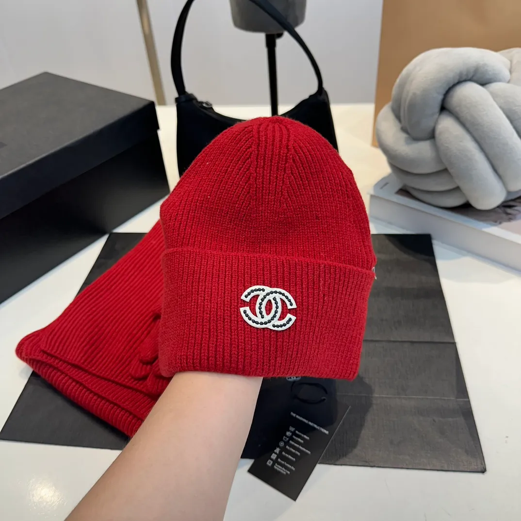 P170 Chanel Beanie Hat Set Hat Scarf Hat + Scarf + Gloves