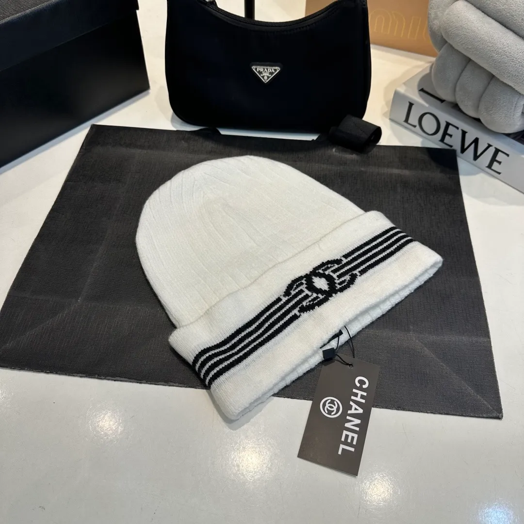 P70 Chanel official website quality Chanel autumn and winter woolen hat recommended by Internet celebrity fashion bloggers, Xiaohongshu's popular style, super soft and comfortable knitted hat with excellent elasticity!