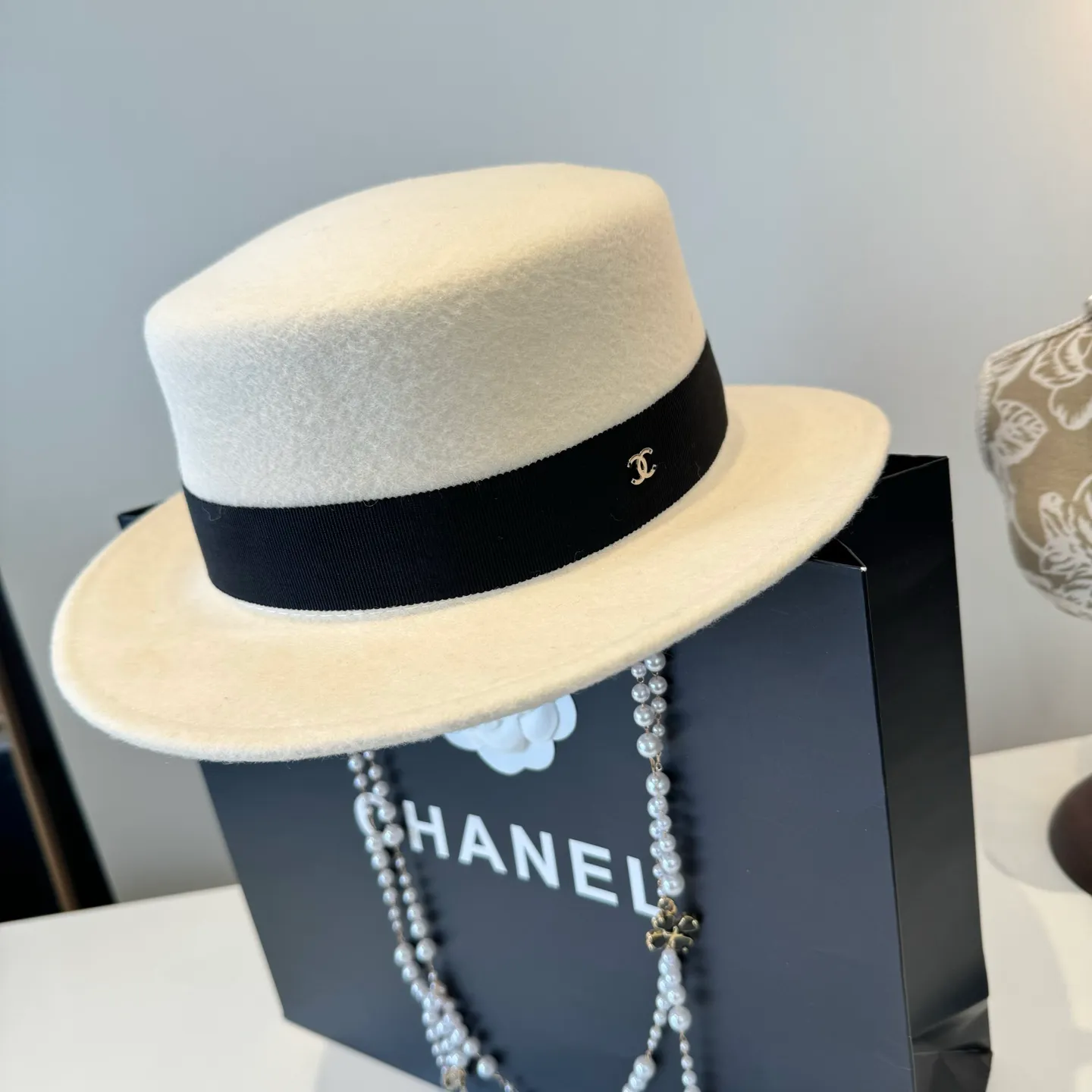 💰220¥ White Chanel new wool top hat official model, flat top hat, 100% wool fabric 🦙%, head circumference 57cm