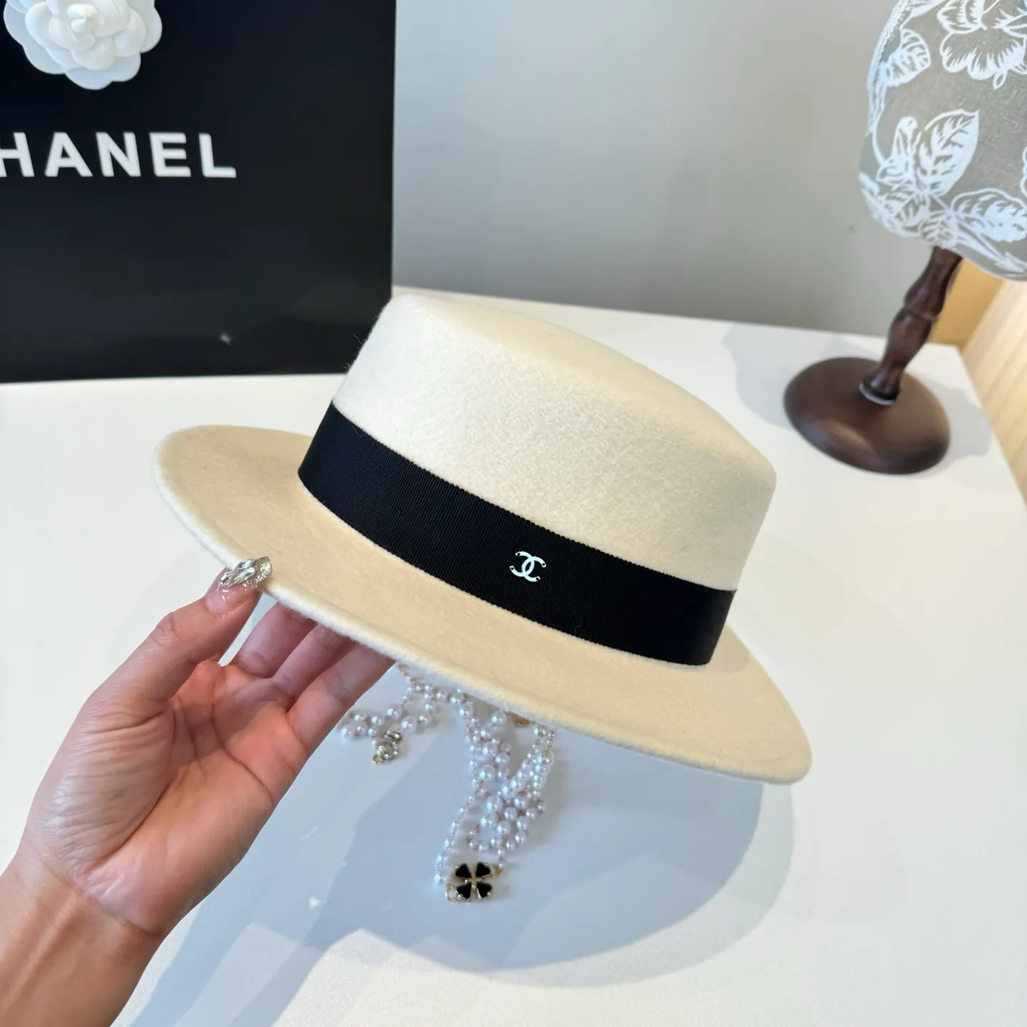 💰220¥ White Chanel new wool top hat official model, flat top hat, 100% wool fabric 🦙%, head circumference 57cm