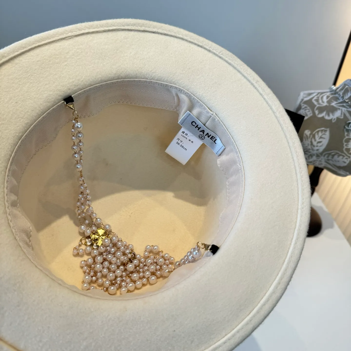 💰220¥ White Chanel new wool top hat official model, flat top hat, 100% wool fabric 🦙%, head circumference 57cm