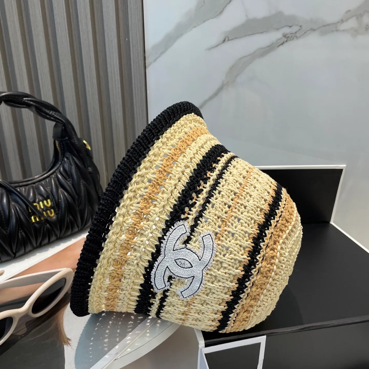 P60 CHANEL knitted basin hat, sun protection fisherman hat made of high density, a super tasteful knitted hat ~ the first choice for going out on the street! The shape of the hat is super nice, the color is perfect, and it’s light to carry! A must-have for little fairies🧚Head circumference 57cm