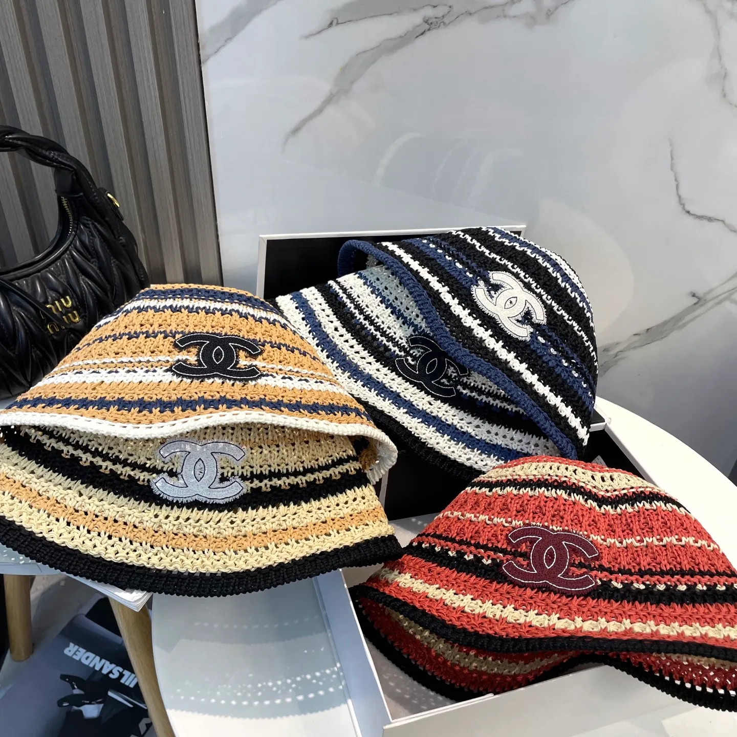 P60 CHANEL knitted basin hat, sun protection fisherman hat made of high density, a super tasteful knitted hat ~ the first choice for going out on the street! The shape of the hat is super nice, the color is perfect, and it’s light to carry! A must-have for little fairies🧚Head circumference 57cm