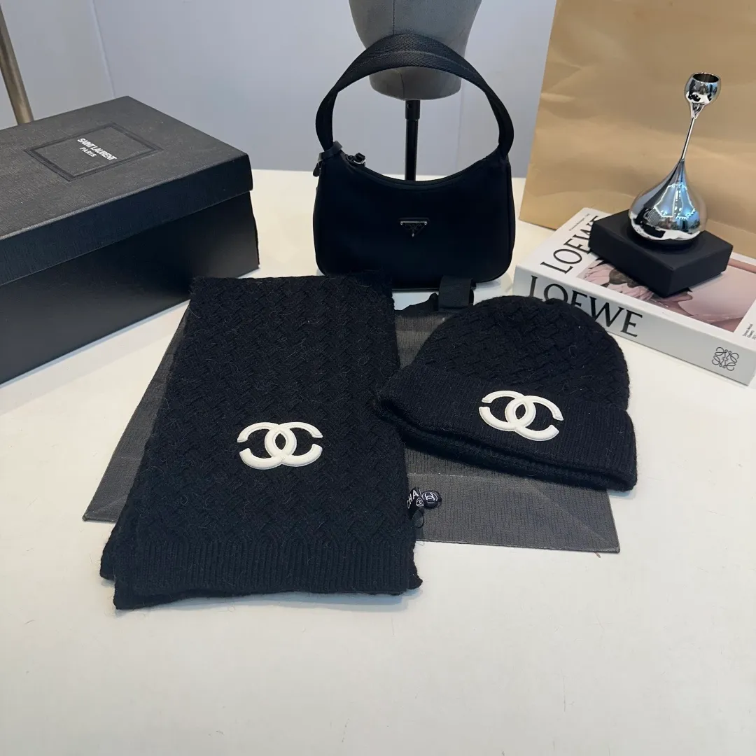 P220 Chanel Chanel knitted cashmere scarf hat set official model