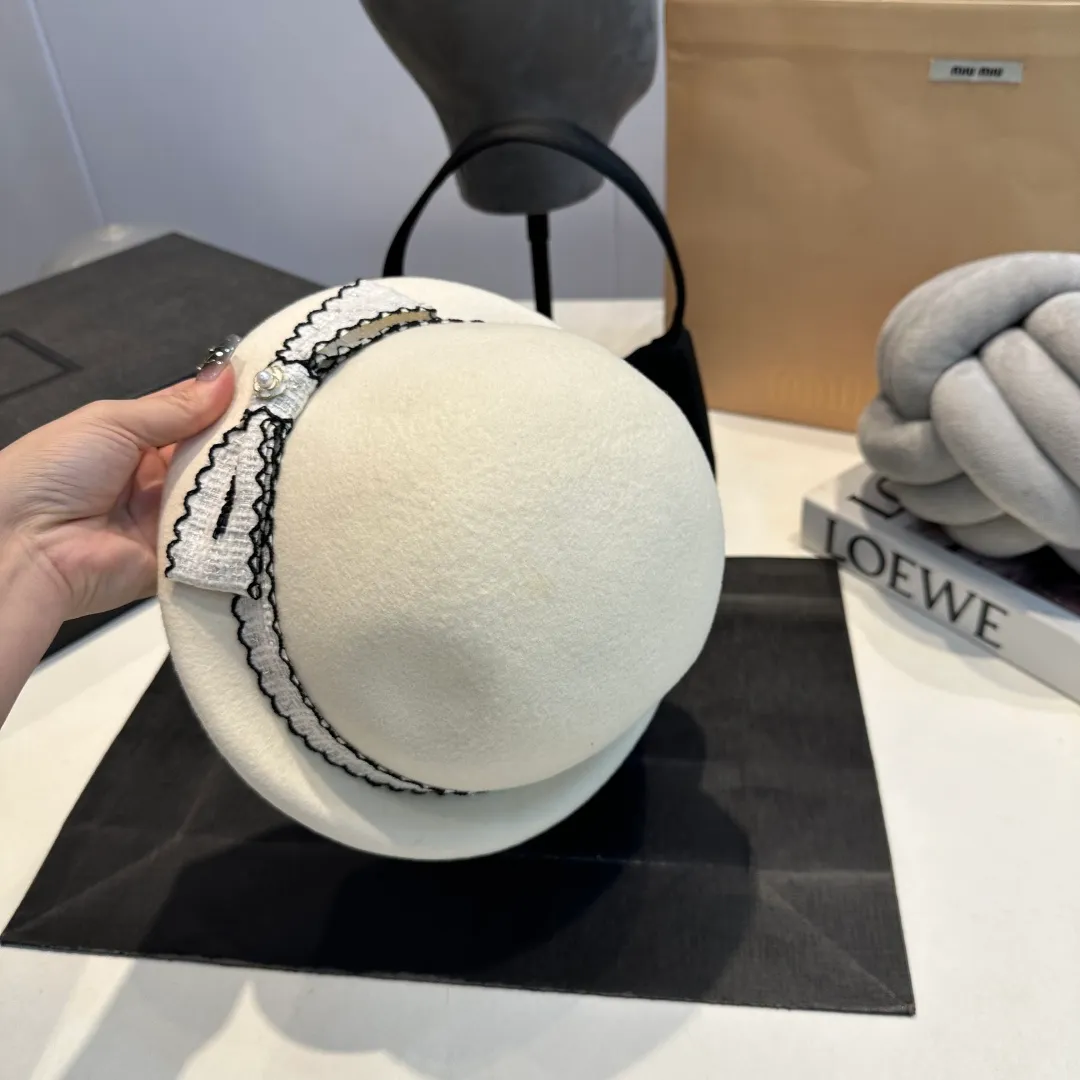 P190 Chanel Chanel classic lady style bowler hat, head circumference 57cm
