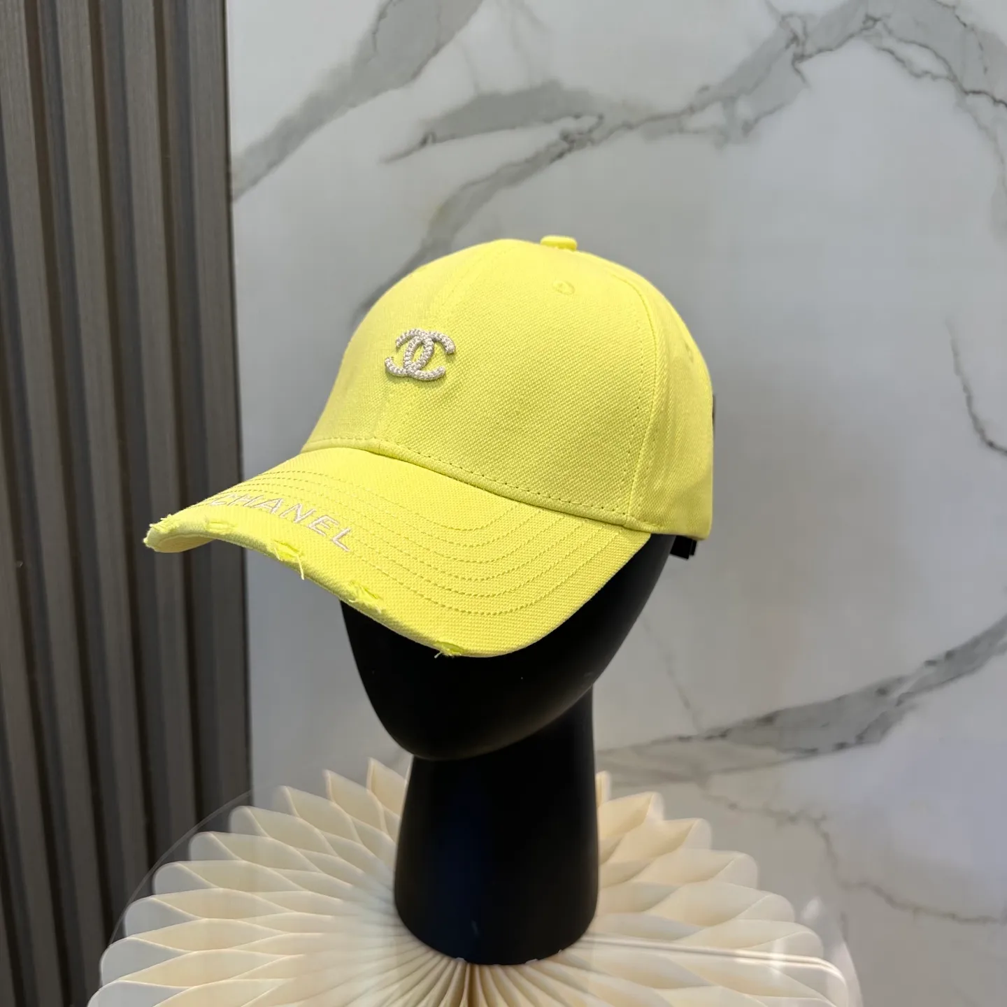 P70 CHANEL [Chanel] New simple embroidered logo baseball cap, new model shipped, big-name models are super easy to match, hurry up and get it!