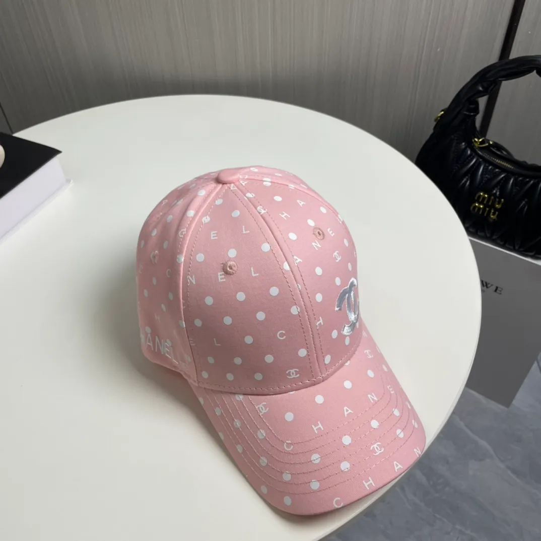 P60 CHANEL] New simple embroidered logo baseball cap 🧢New model shipped, big brand style is super easy to match, hurry up and get it