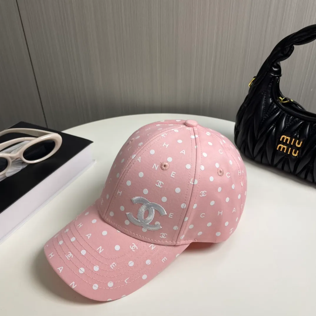 P60 CHANEL] New simple embroidered logo baseball cap 🧢New model shipped, big brand style is super easy to match, hurry up and get it