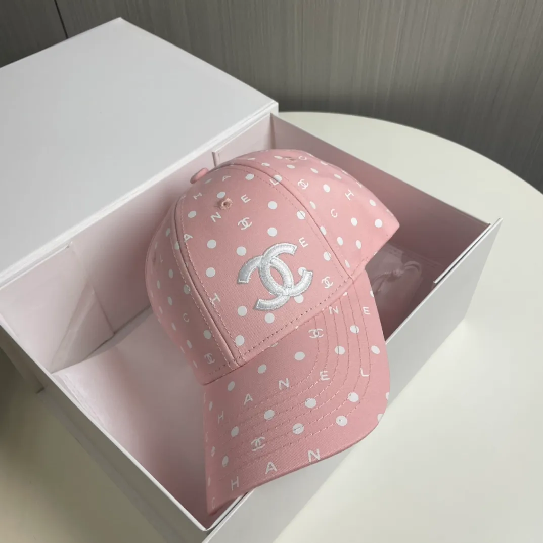 P60 CHANEL] New simple embroidered logo baseball cap 🧢New model shipped, big brand style is super easy to match, hurry up and get it