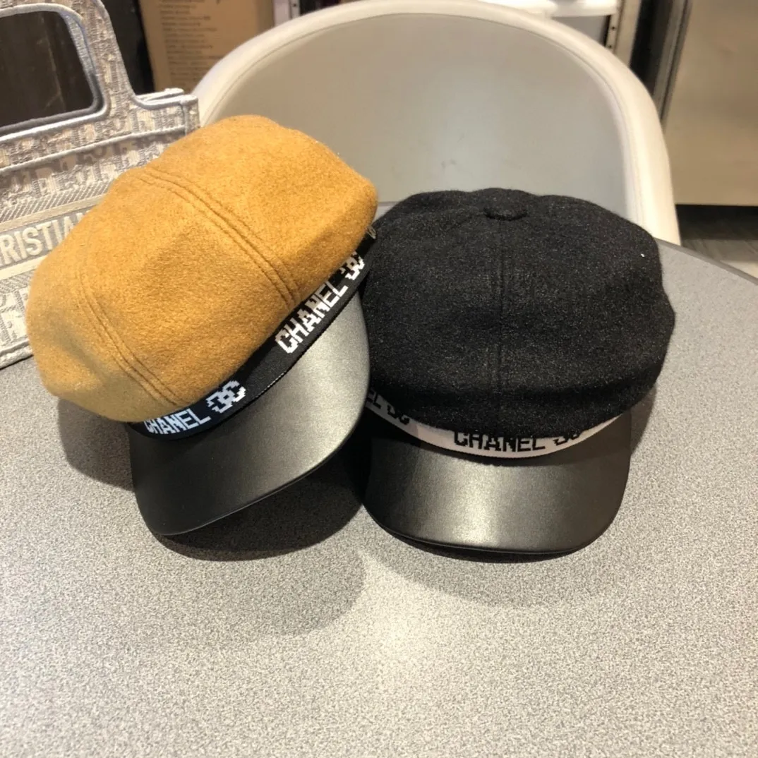 P140 CHANEL Chanel's new furry octagonal hat for autumn and winter 20, the quality is superb, the shape of the hat is more elegant, and it is a hot item this season!
