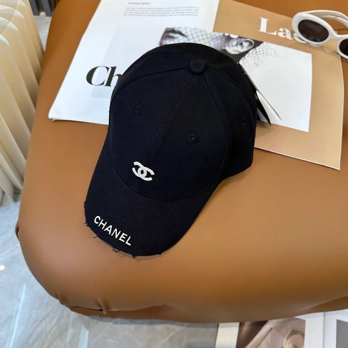 P70 CHANEL [Chanel] New simple embroidered logo baseball cap, new model shipped, big-name models are super easy to match, hurry up and get it!