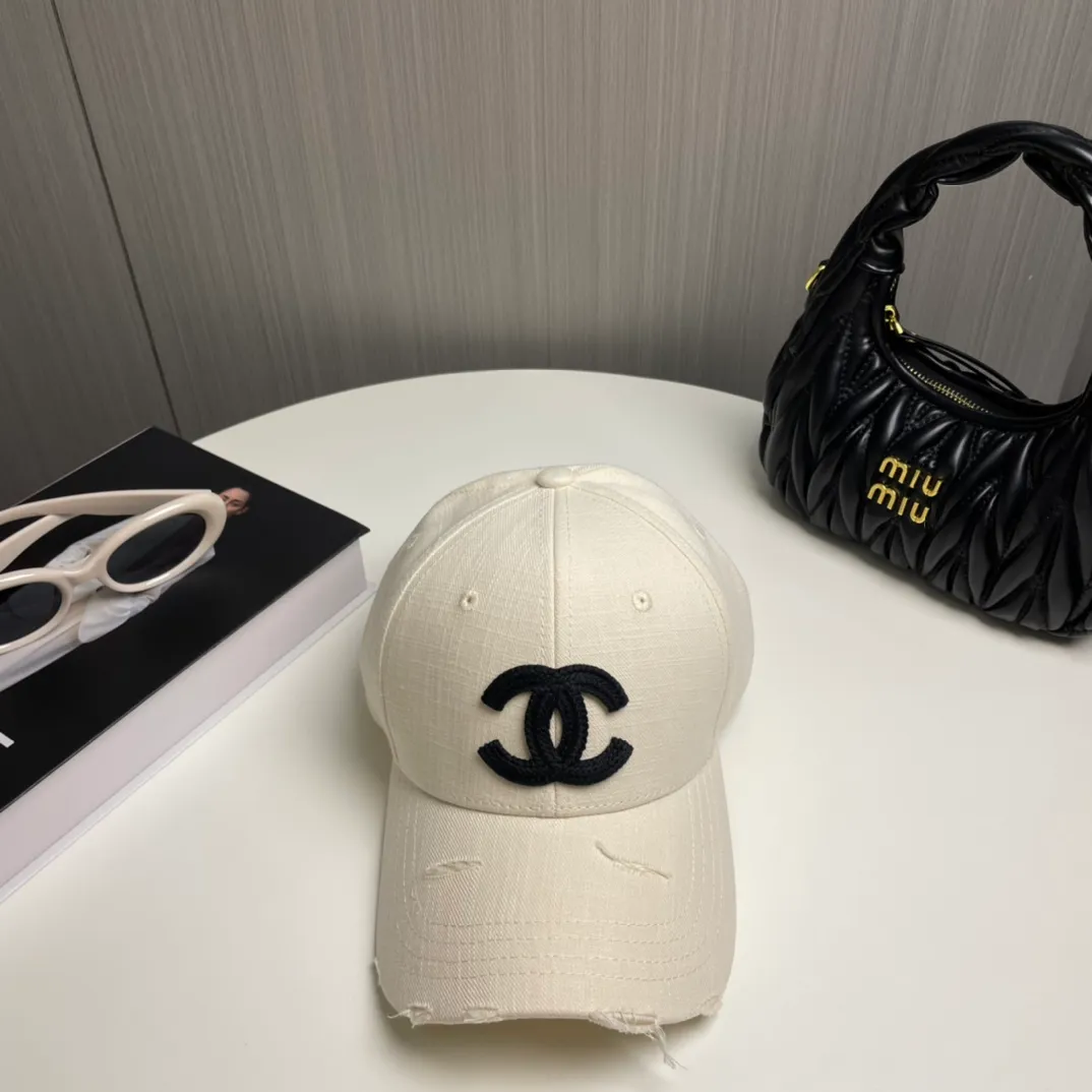 P66 CHANEL new baseball cap, classic and simple logo, fashionable and casual design, popular new product