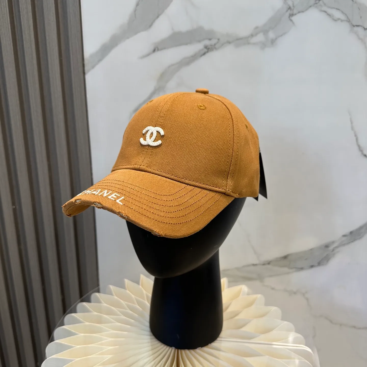 P70 CHANEL [Chanel] New simple embroidered logo baseball cap, new model shipped, big-name models are super easy to match, hurry up and get it!