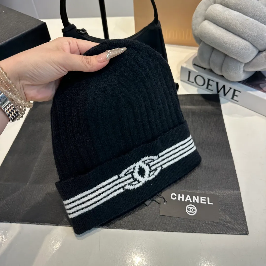 P70 Chanel official website quality Chanel autumn and winter woolen hat recommended by Internet celebrity fashion bloggers, Xiaohongshu's popular style, super soft and comfortable knitted hat with excellent elasticity!