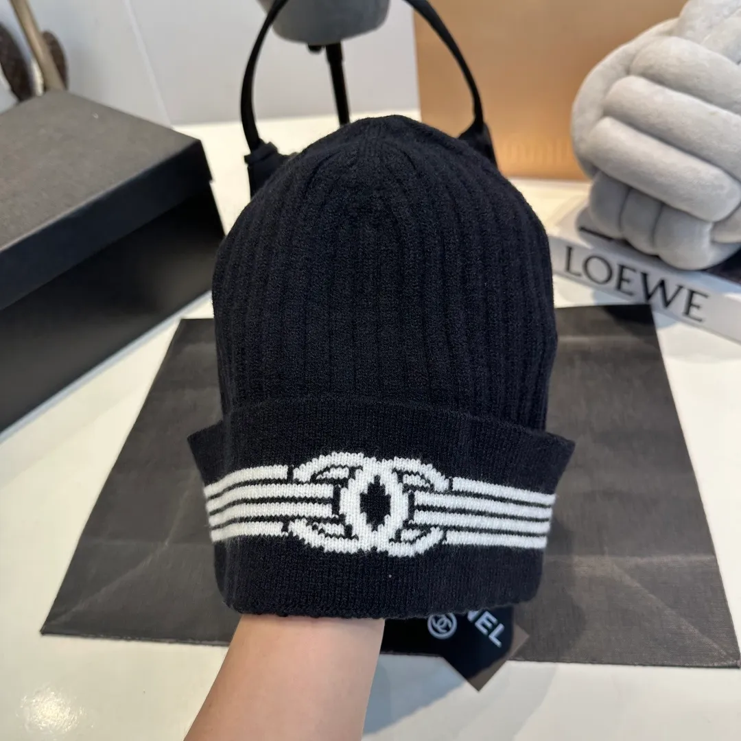 P70 Chanel official website quality Chanel autumn and winter woolen hat recommended by Internet celebrity fashion bloggers, Xiaohongshu's popular style, super soft and comfortable knitted hat with excellent elasticity!