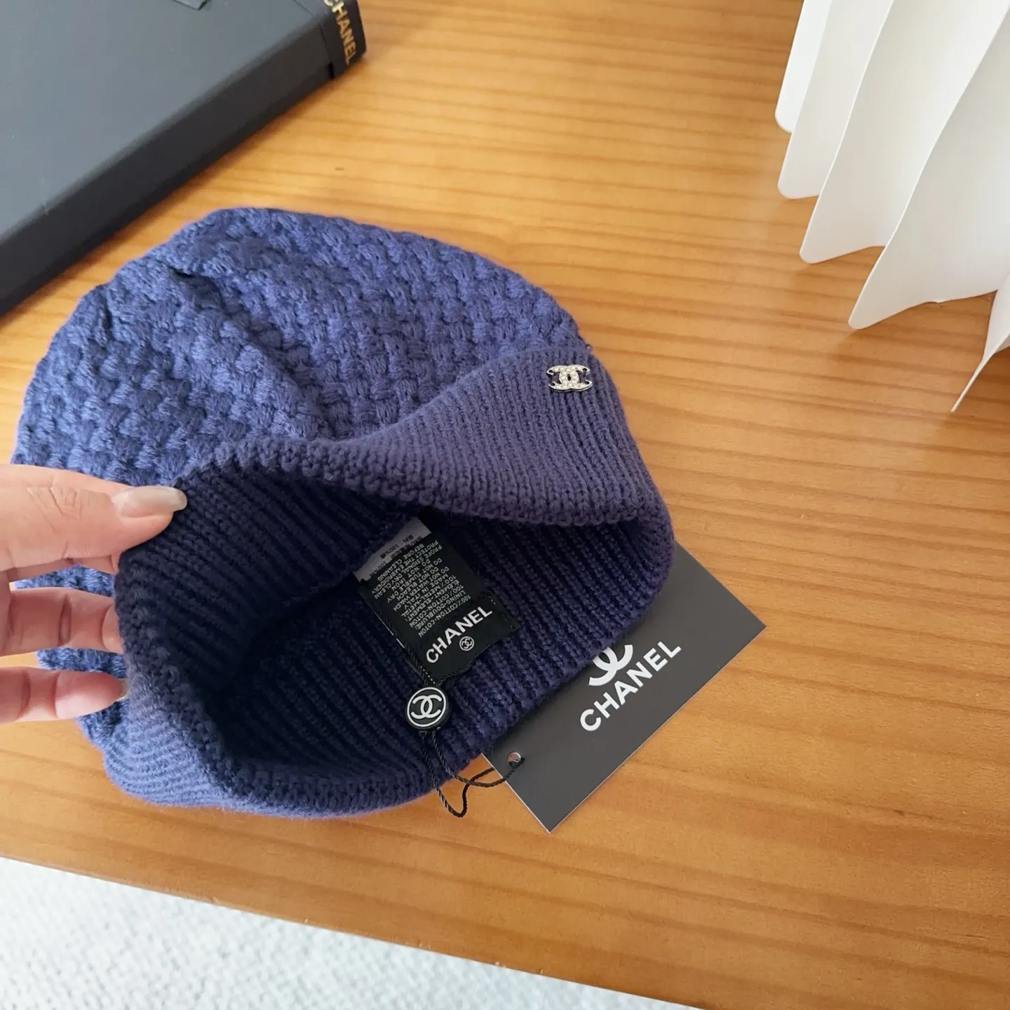 💰64 Chanel official website releases CHANEL small and popular knitted hat! Xiaohongshu’s new product is released, it’s so 🉑️, high-elastic fabric, classic colors, same style for men and women.