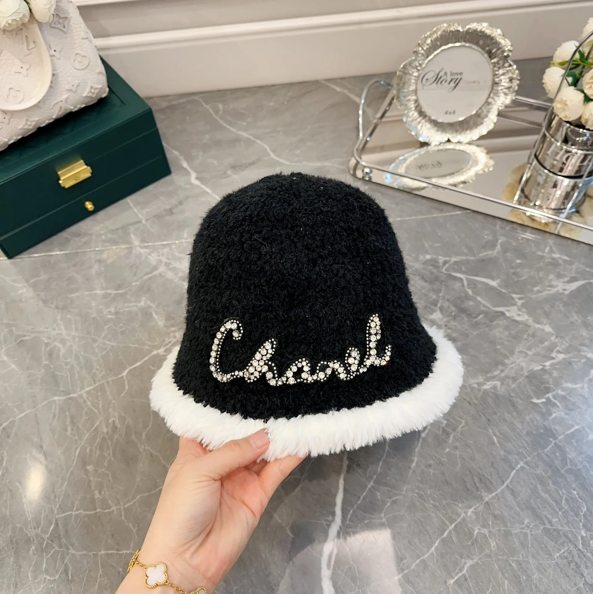 p60 Chanel Chanel autumn and winter fur-edged bucket hat, sherpa bucket hat, versatile and fashionable