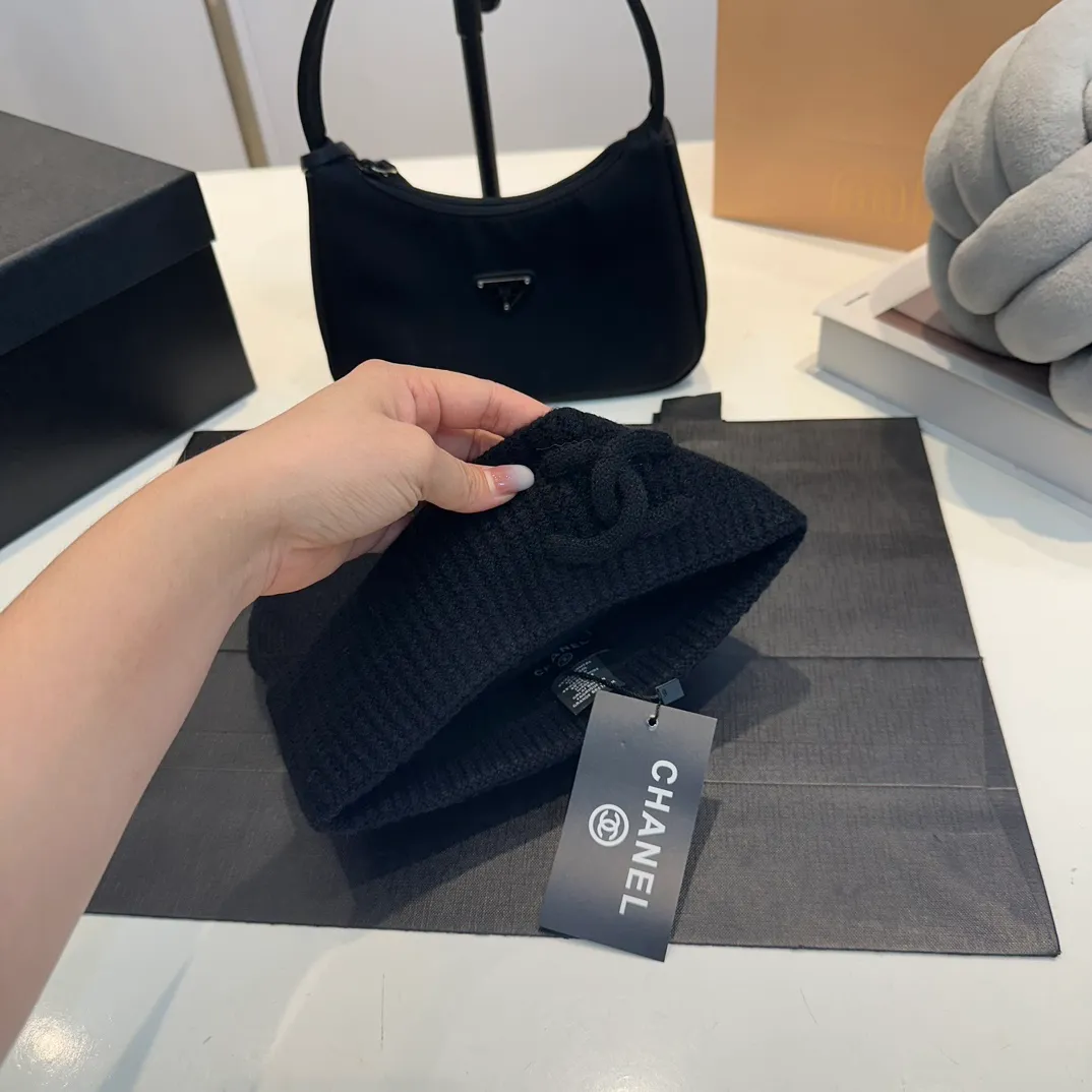 P60 Chanel official website quality Chanel autumn and winter woolen hat recommended by Internet celebrity fashion bloggers, Xiaohongshu hot style, super soft and comfortable knitted woolen hat with excellent elasticity!