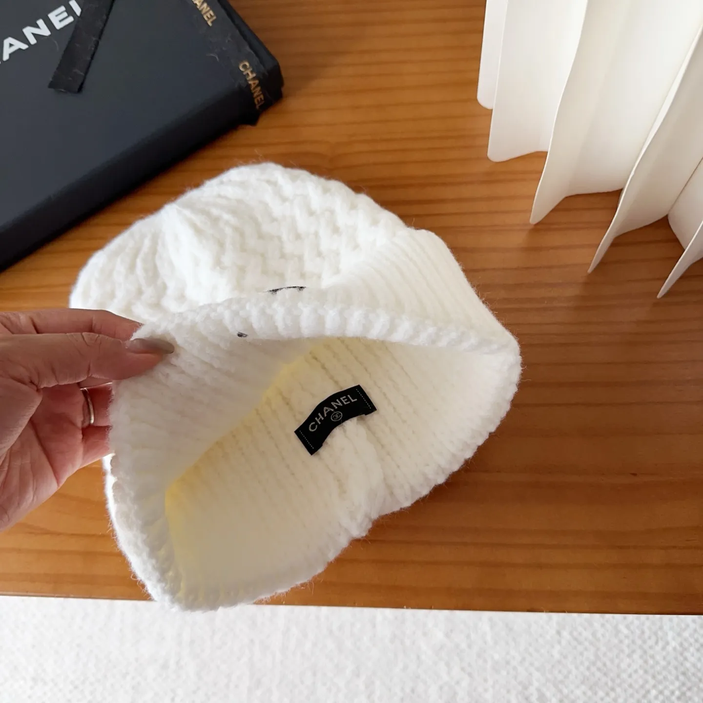 💰60 Chanel official website releases CHANEL small and popular knitted hat! Xiaohongshu’s new product is released, it’s so 🉑️, high-elastic fabric, classic colors, same style for men and women.