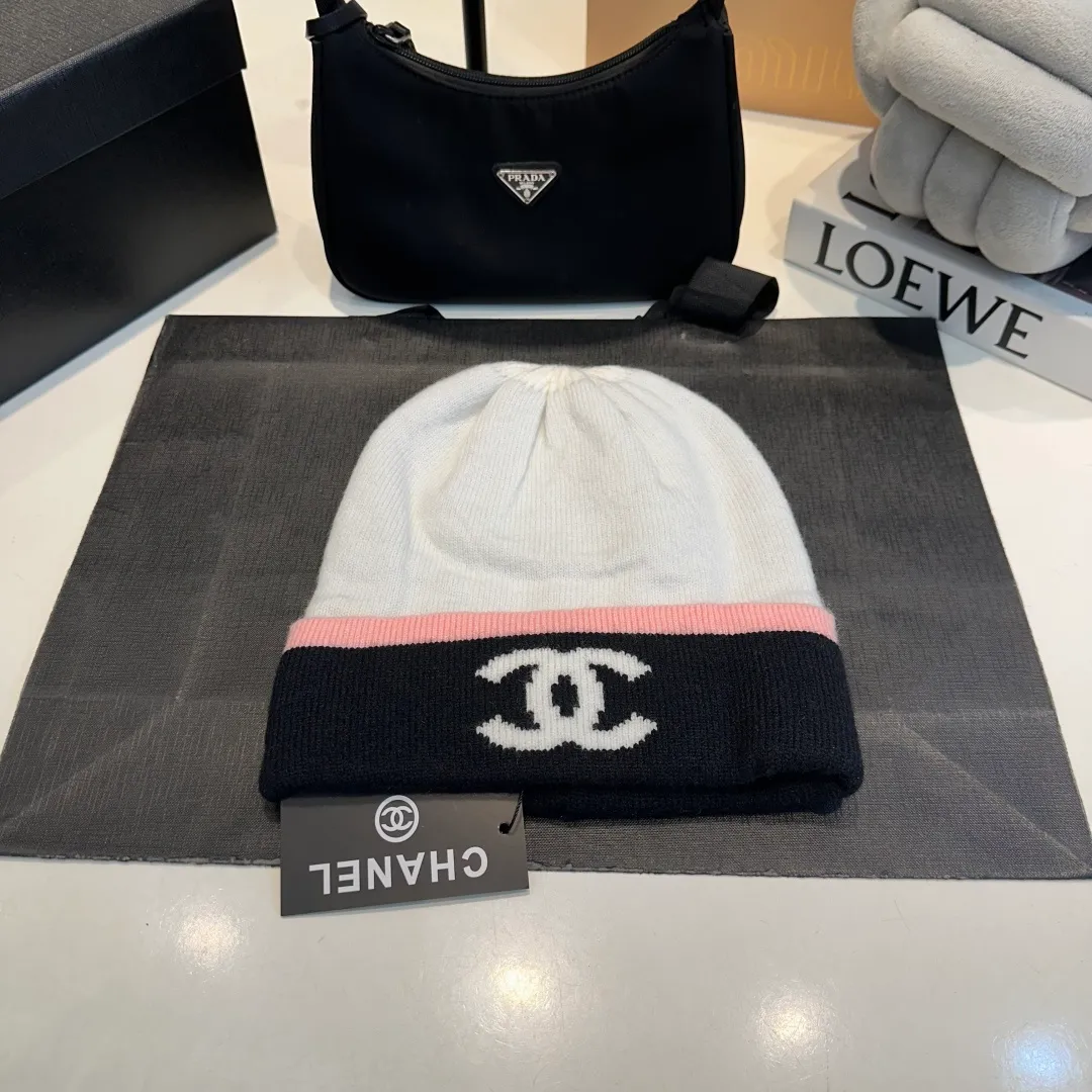 P70 Chanel official website quality Chanel autumn and winter woolen hat recommended by Internet celebrity fashion bloggers, Xiaohongshu's popular style, super soft and comfortable knitted hat with excellent elasticity!