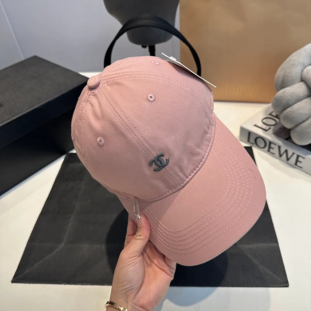P56 CHANEL new high-end diamond hard-top baseball cap, Xiaoxiang logo is classic and simple, fashionable and casual design new product