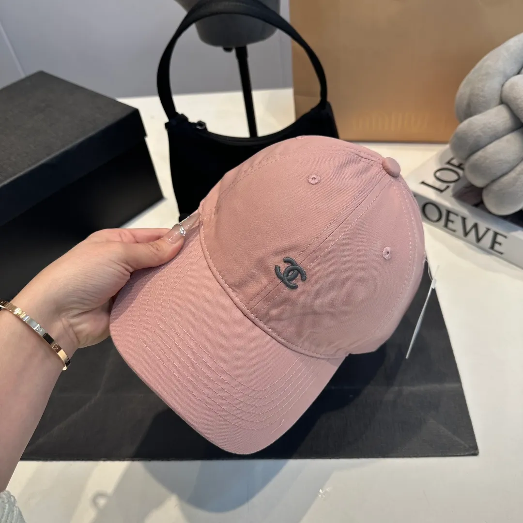 P56 CHANEL new high-end diamond hard-top baseball cap, Xiaoxiang logo is classic and simple, fashionable and casual design new product