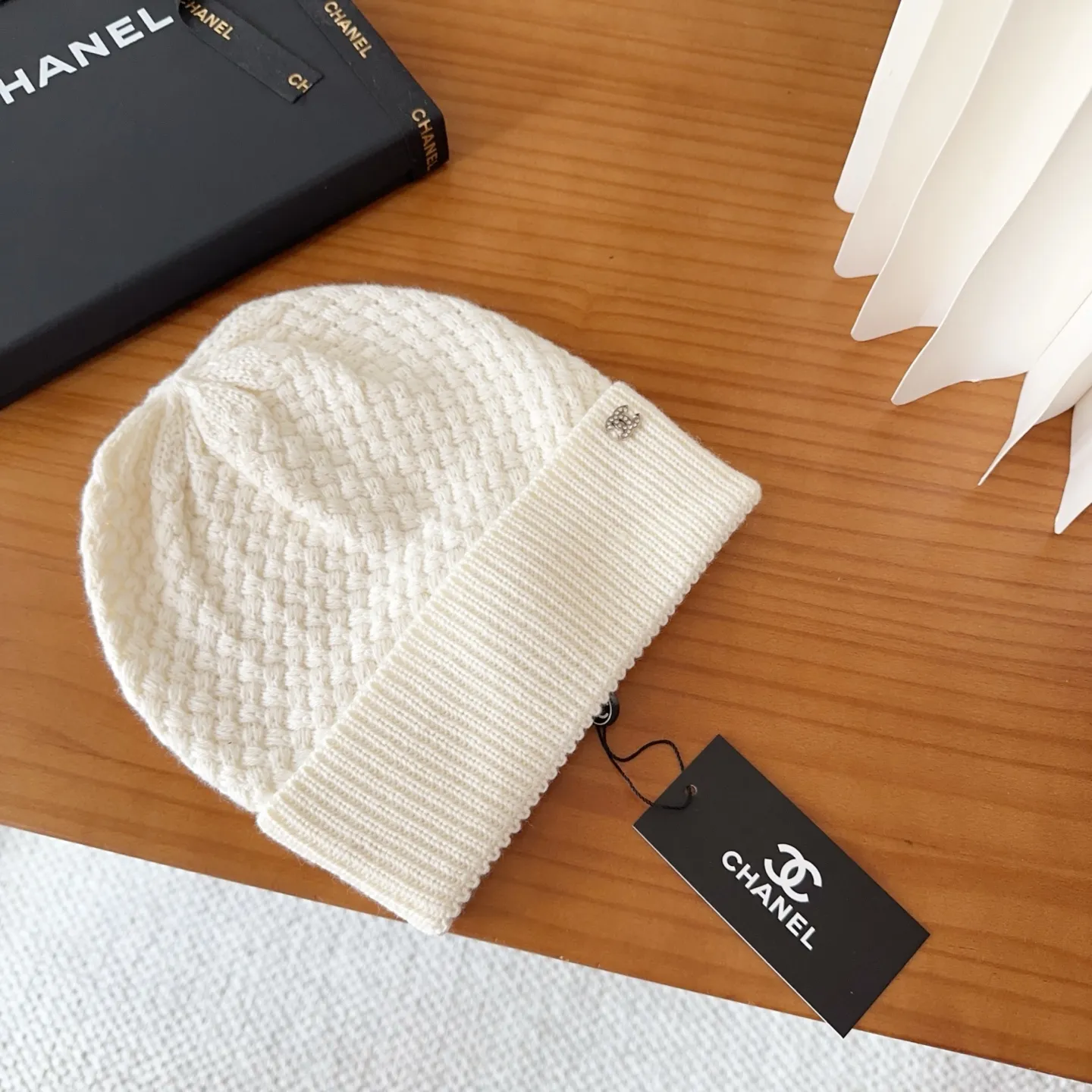 💰64 Chanel official website releases CHANEL small and popular knitted hat! Xiaohongshu’s new product is released, it’s so 🉑️, high-elastic fabric, classic colors, same style for men and women.