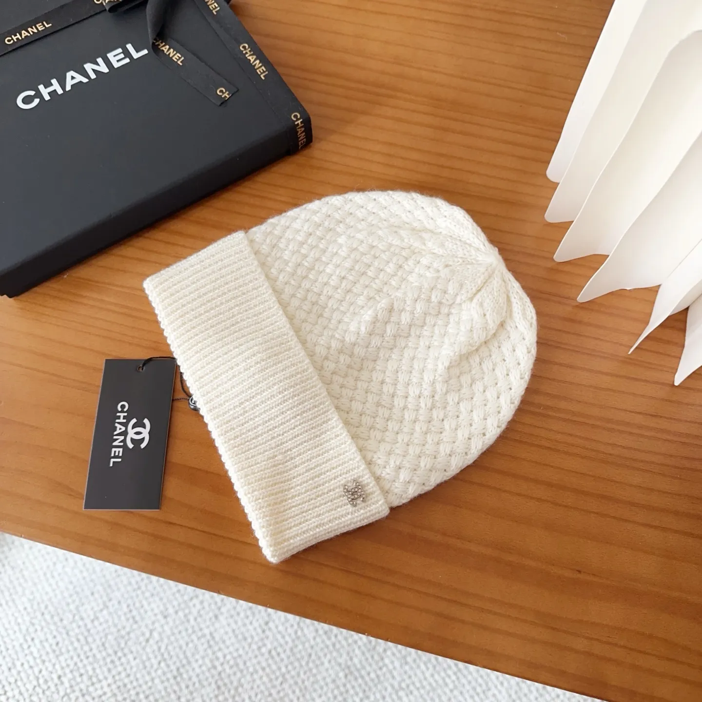 💰64 Chanel official website releases CHANEL small and popular knitted hat! Xiaohongshu’s new product is released, it’s so 🉑️, high-elastic fabric, classic colors, same style for men and women.