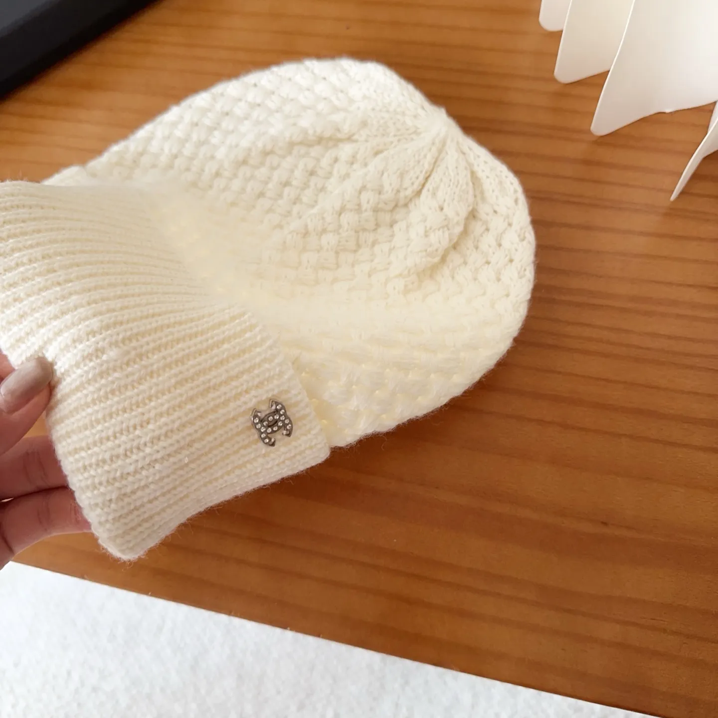 💰64 Chanel official website releases CHANEL small and popular knitted hat! Xiaohongshu’s new product is released, it’s so 🉑️, high-elastic fabric, classic colors, same style for men and women.