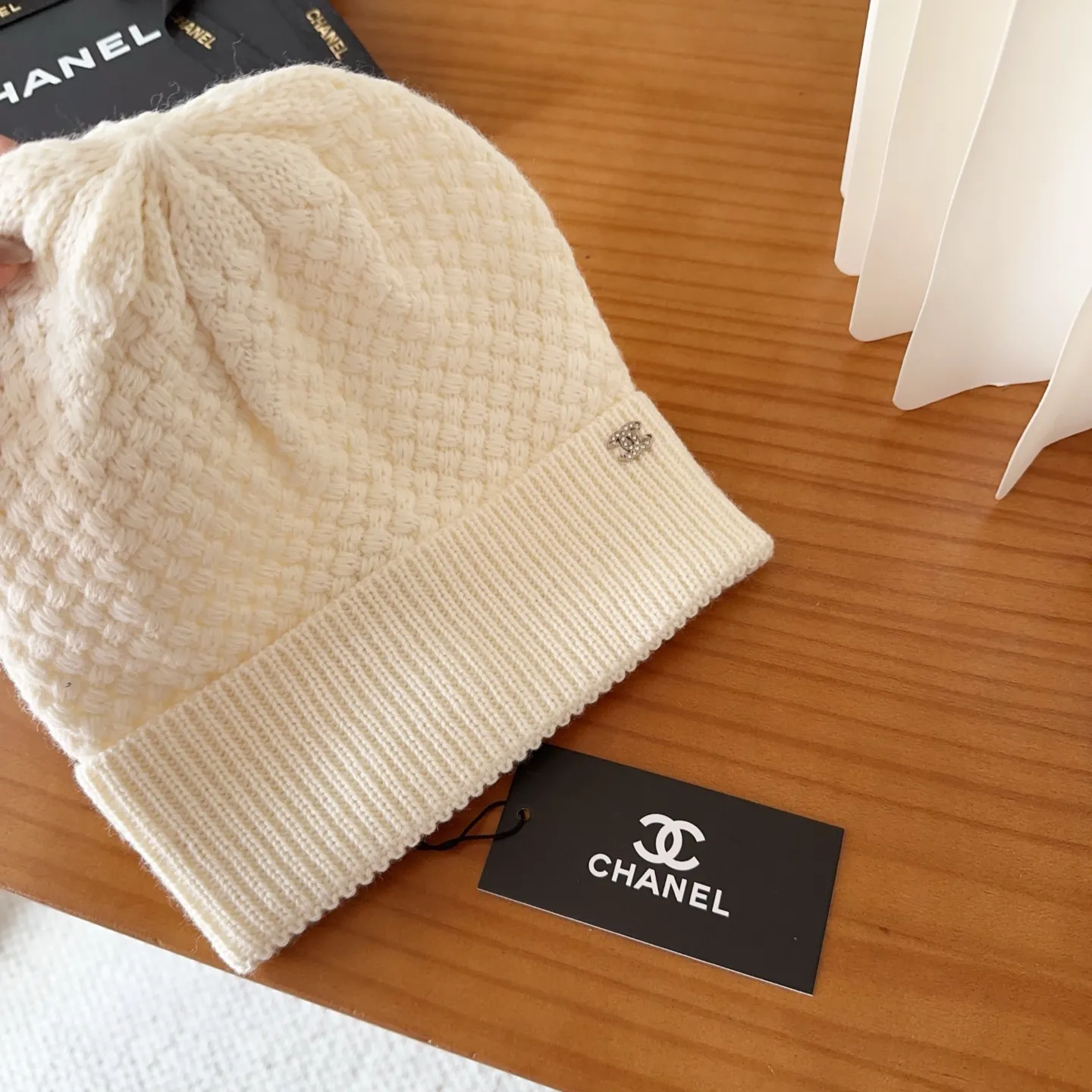 💰64 Chanel official website releases CHANEL small and popular knitted hat! Xiaohongshu’s new product is released, it’s so 🉑️, high-elastic fabric, classic colors, same style for men and women.