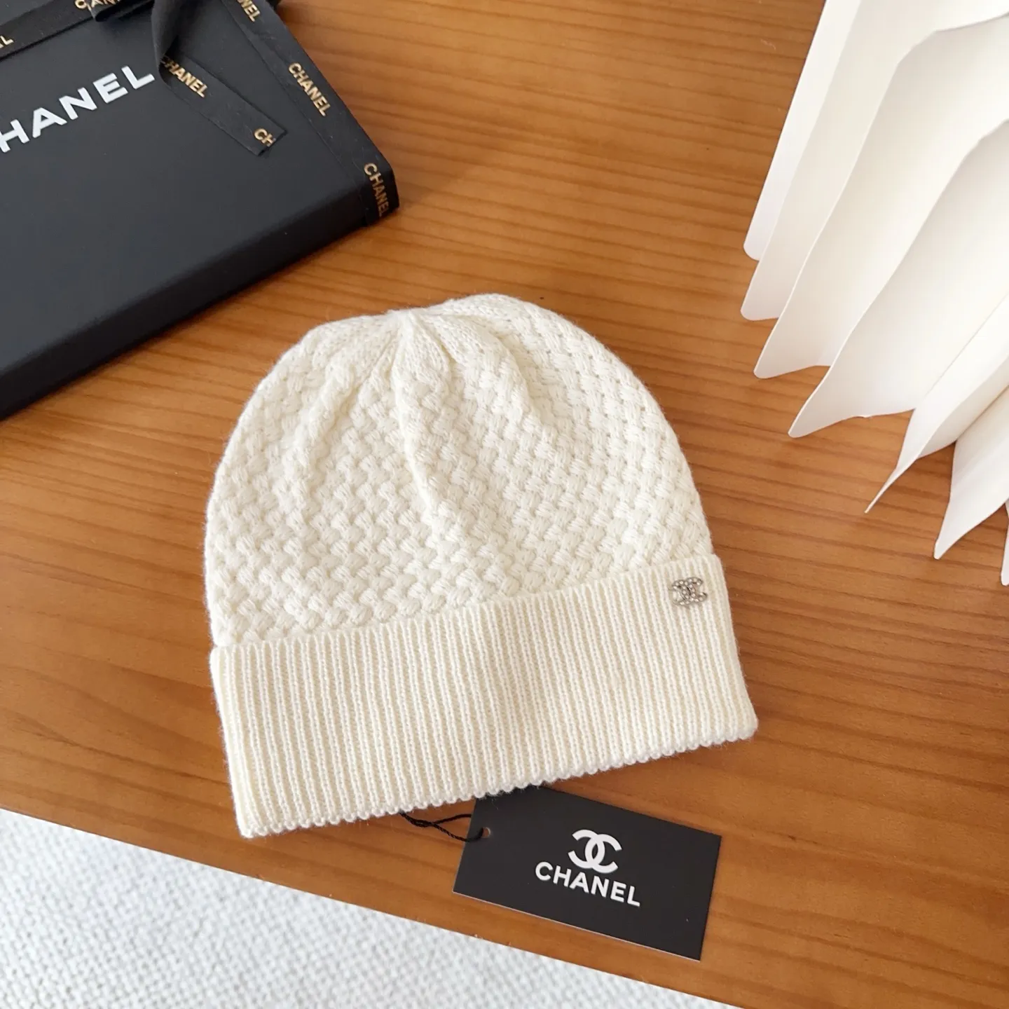 💰64 Chanel official website releases CHANEL small and popular knitted hat! Xiaohongshu’s new product is released, it’s so 🉑️, high-elastic fabric, classic colors, same style for men and women.