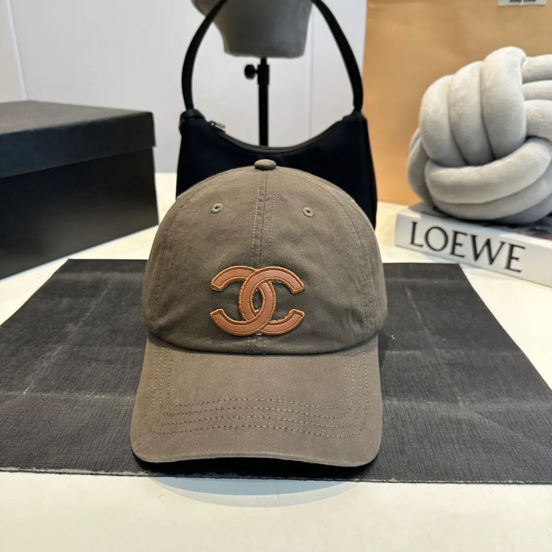 P60 Chanel Chanel 25 spring and summer new hole baseball cap, personalized broken corner brim design is full of sense