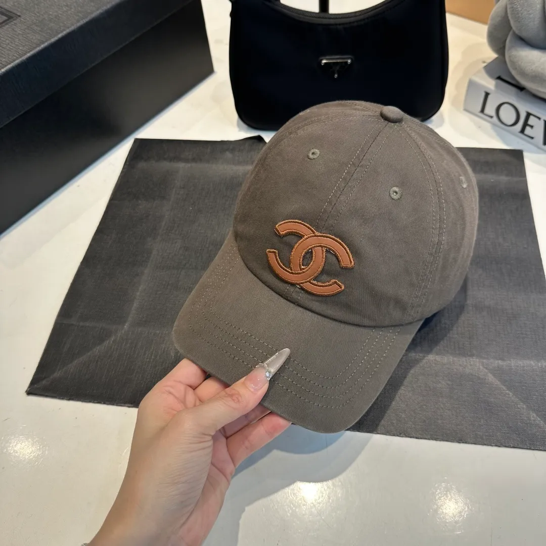 P60 Chanel Chanel 25 spring and summer new hole baseball cap, personalized broken corner brim design is full of sense