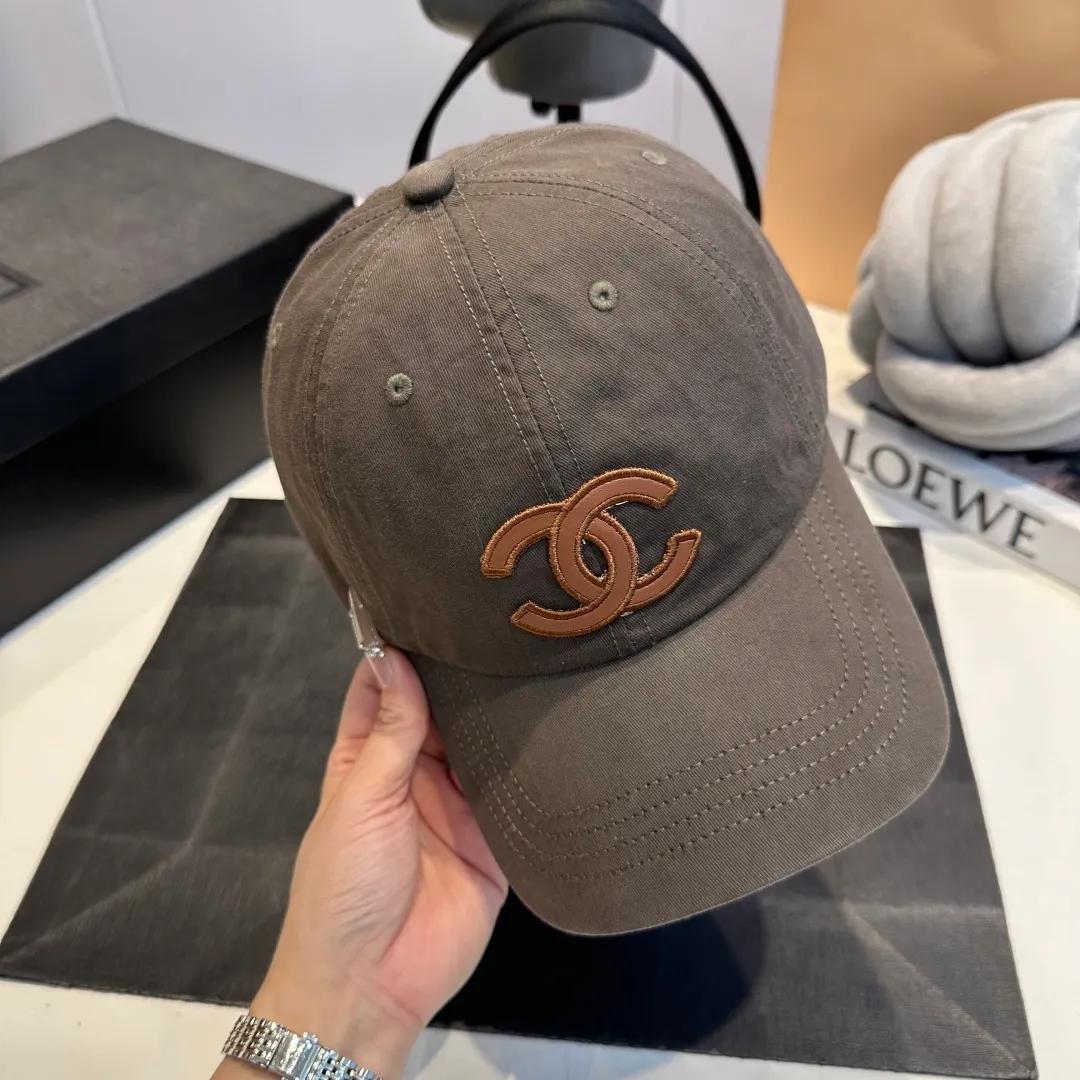P60 Chanel Chanel 25 spring and summer new hole baseball cap, personalized broken corner brim design is full of sense