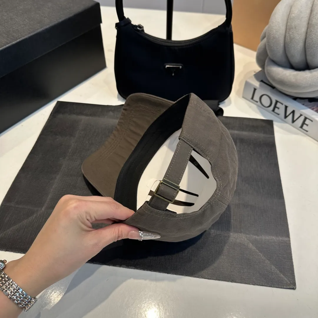 P60 Chanel Chanel 25 spring and summer new hole baseball cap, personalized broken corner brim design is full of sense