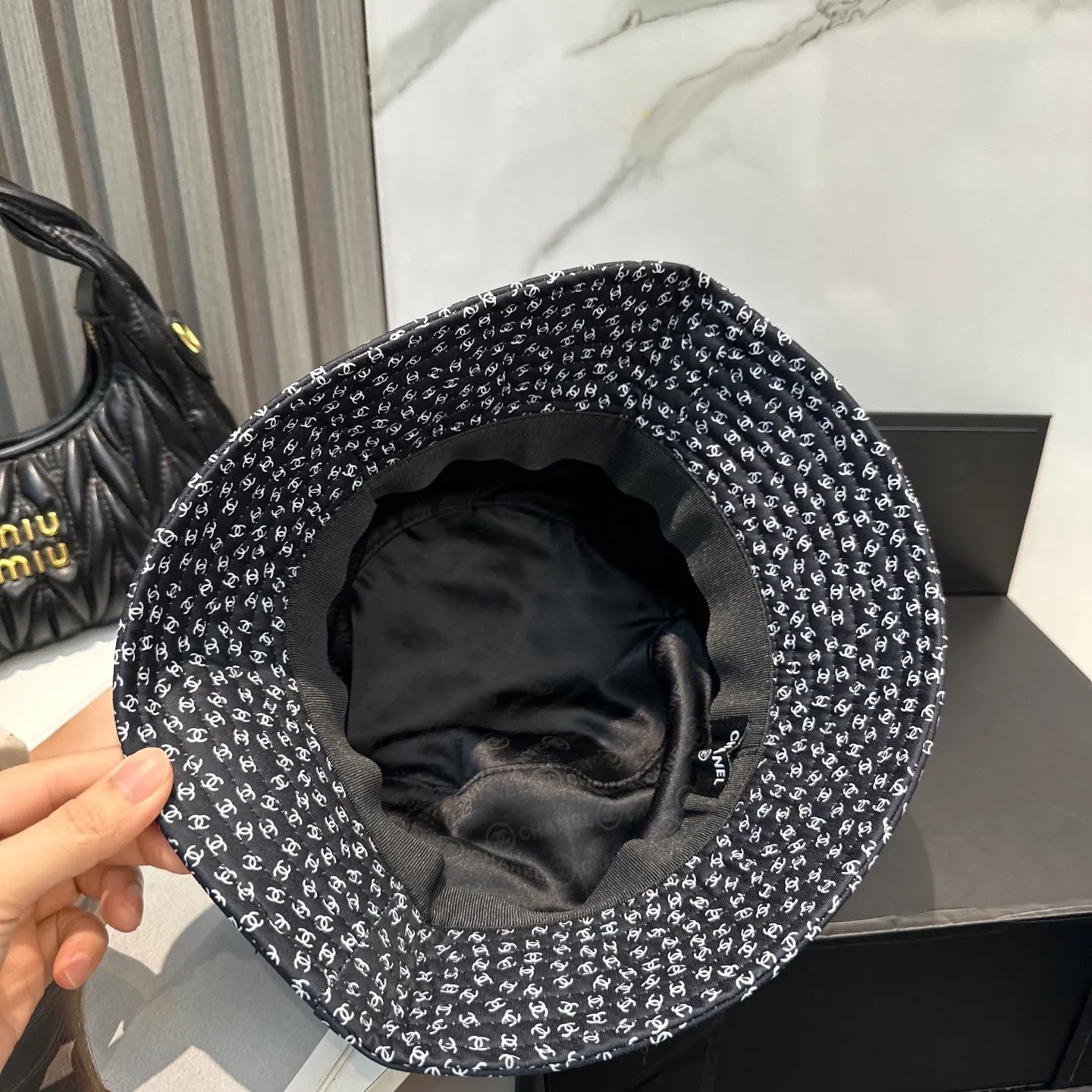 P70 CHANEL] New jacquard logo bucket hat 🧢New model shipped, big brand style is super easy to match, hurry up and get it