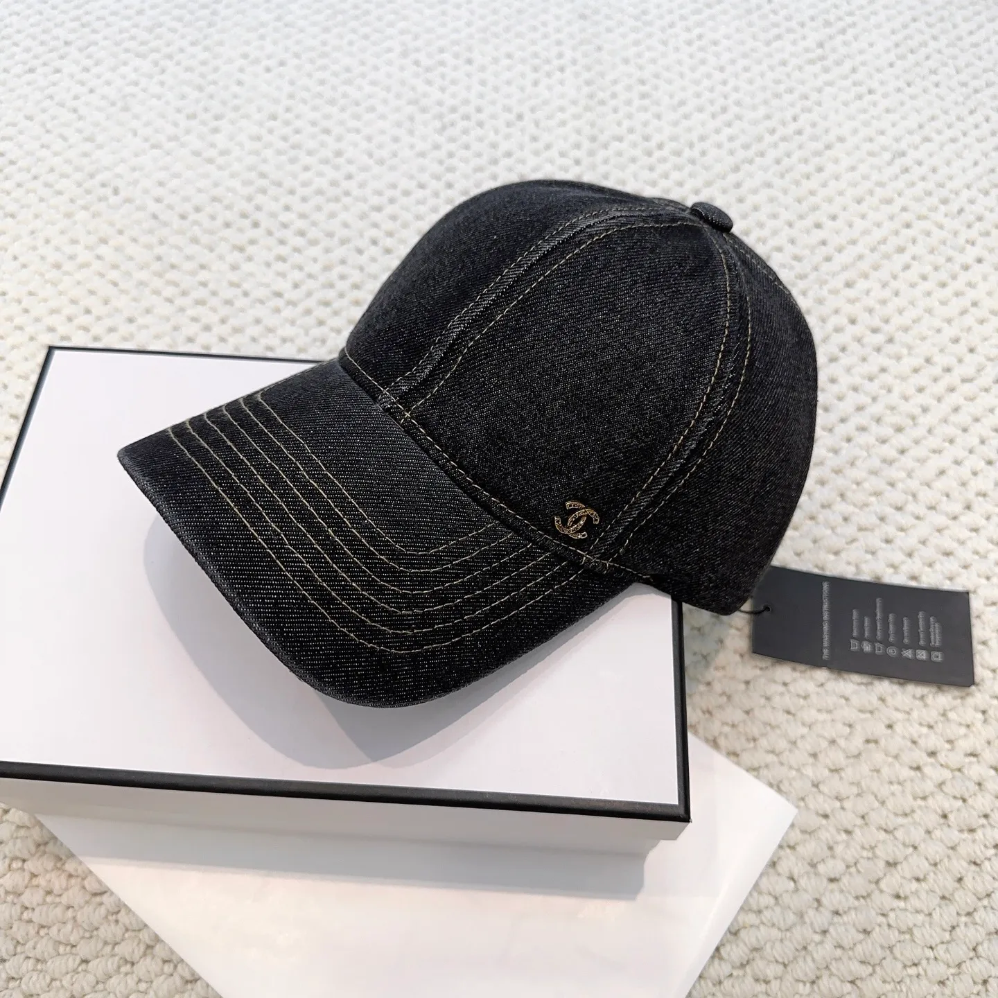 P66 CHANEL Chanel new style 🆕denim blue retro style baseball cap 🧢🔸 Take it out for holiday travel and look beautiful❕ Second-hand style. This kind of hat is not easy to match 😬 Ready in stock