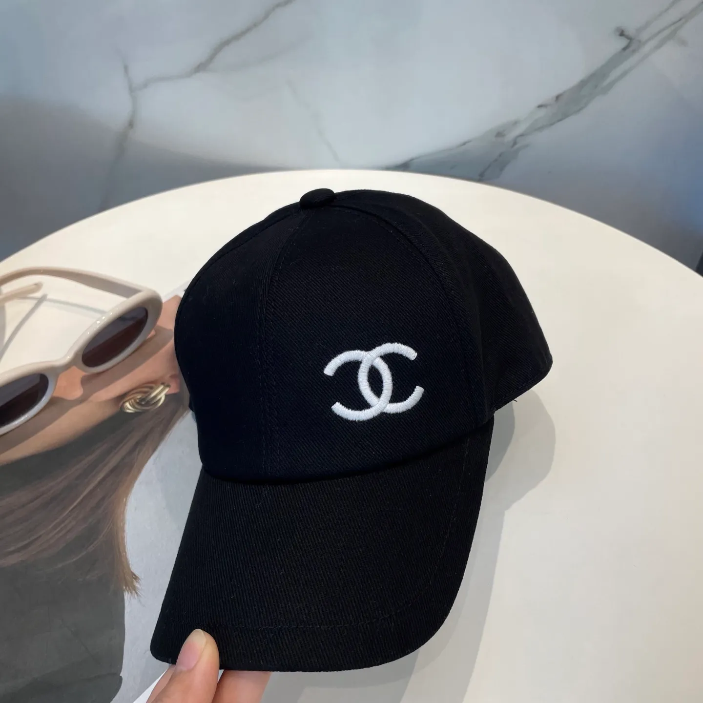 P90 Chanel (Chanel) counter new double-sided embroidered baseball cap🧢1:1 mold customization, three-dimensional embroidery, exquisite and flawless! 100% pure cotton fabric, original factory quality, exclusive physical photography.