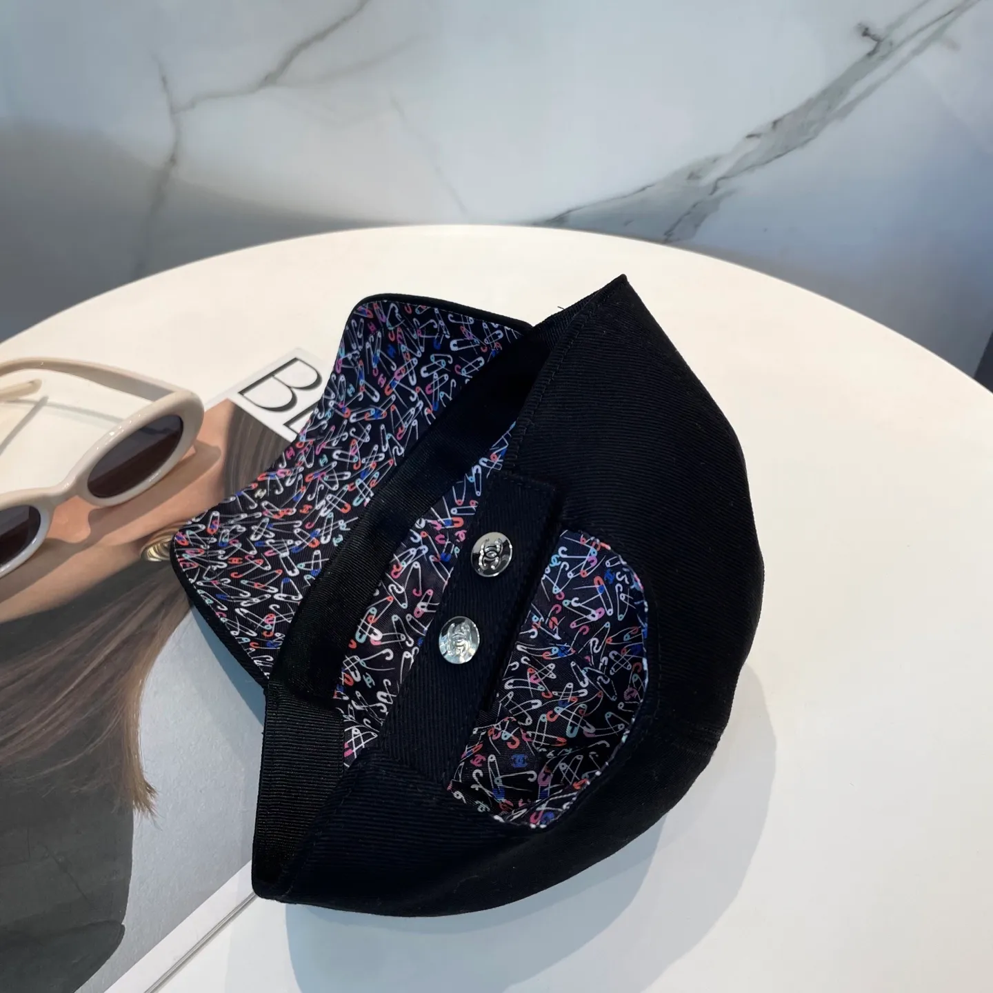 P90 Chanel (Chanel) counter new double-sided embroidered baseball cap🧢1:1 mold customization, three-dimensional embroidery, exquisite and flawless! 100% pure cotton fabric, original factory quality, exclusive physical photography.