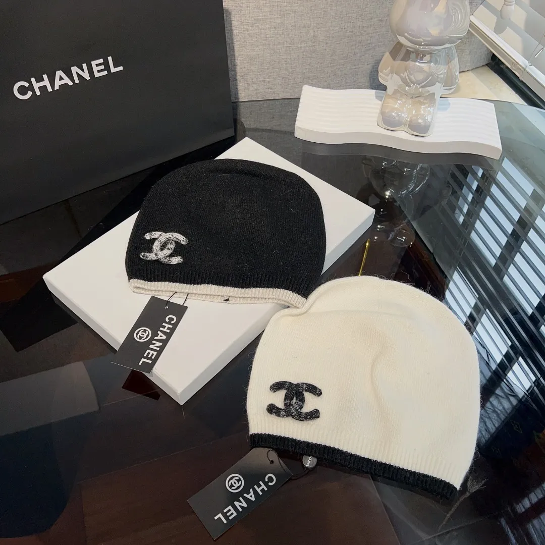 🖤Chanel, 2023 autumn and winter new knitted wool hat, top version, three-dimensional logo embroidery, black and white