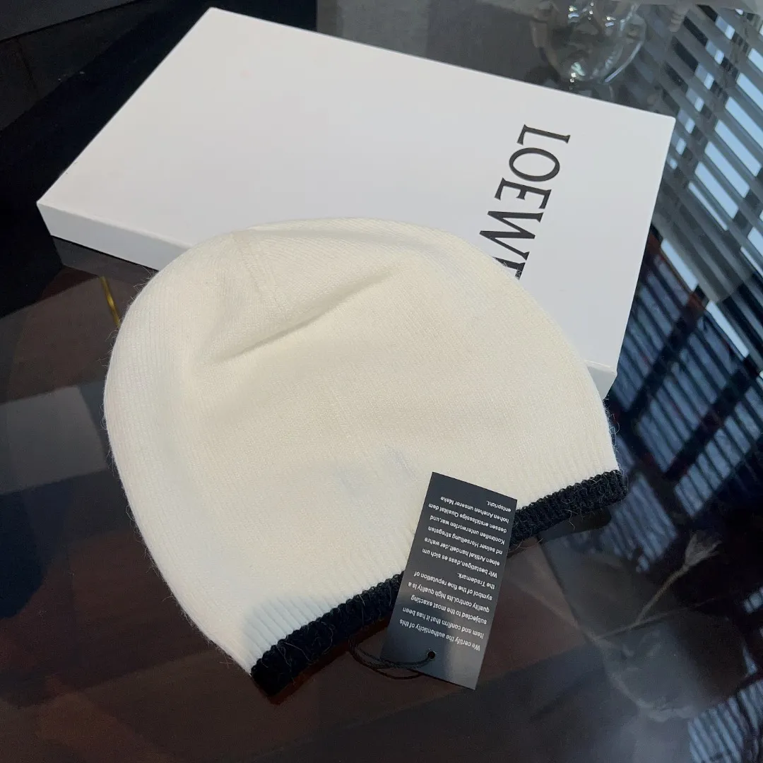 🖤Chanel, 2023 autumn and winter new knitted wool hat, top version, three-dimensional logo embroidery, black and white