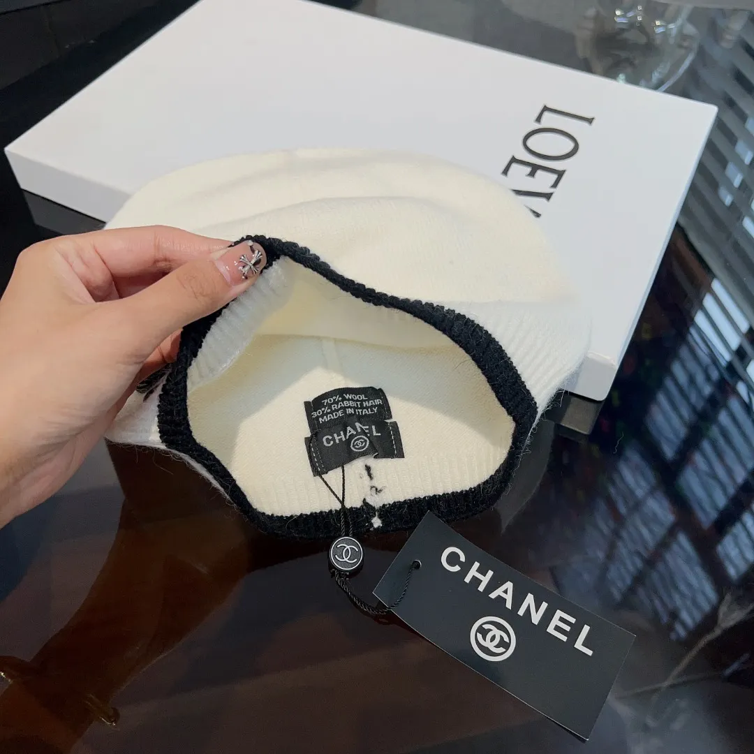 🖤Chanel, 2023 autumn and winter new knitted wool hat, top version, three-dimensional logo embroidery, black and white