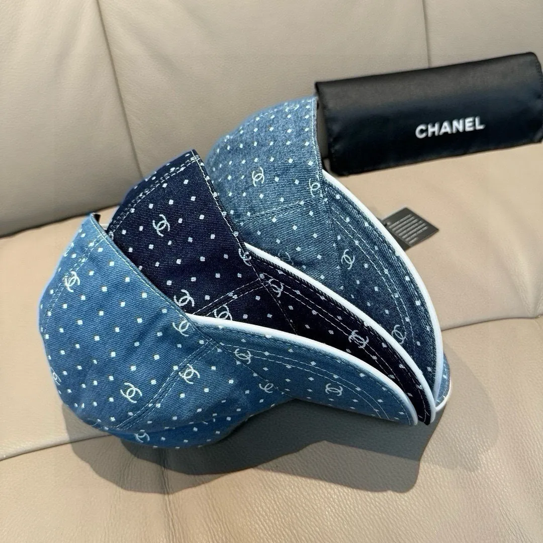 p90, Chanel (Chanel) new original baseball cap, denim small double C, 1:1 mold opening and customization at the counter, original denim fabric + first-layer cowhide, light and breathable! The quality is great, the basic head circumference is 56cm, and the patch is adjustable.