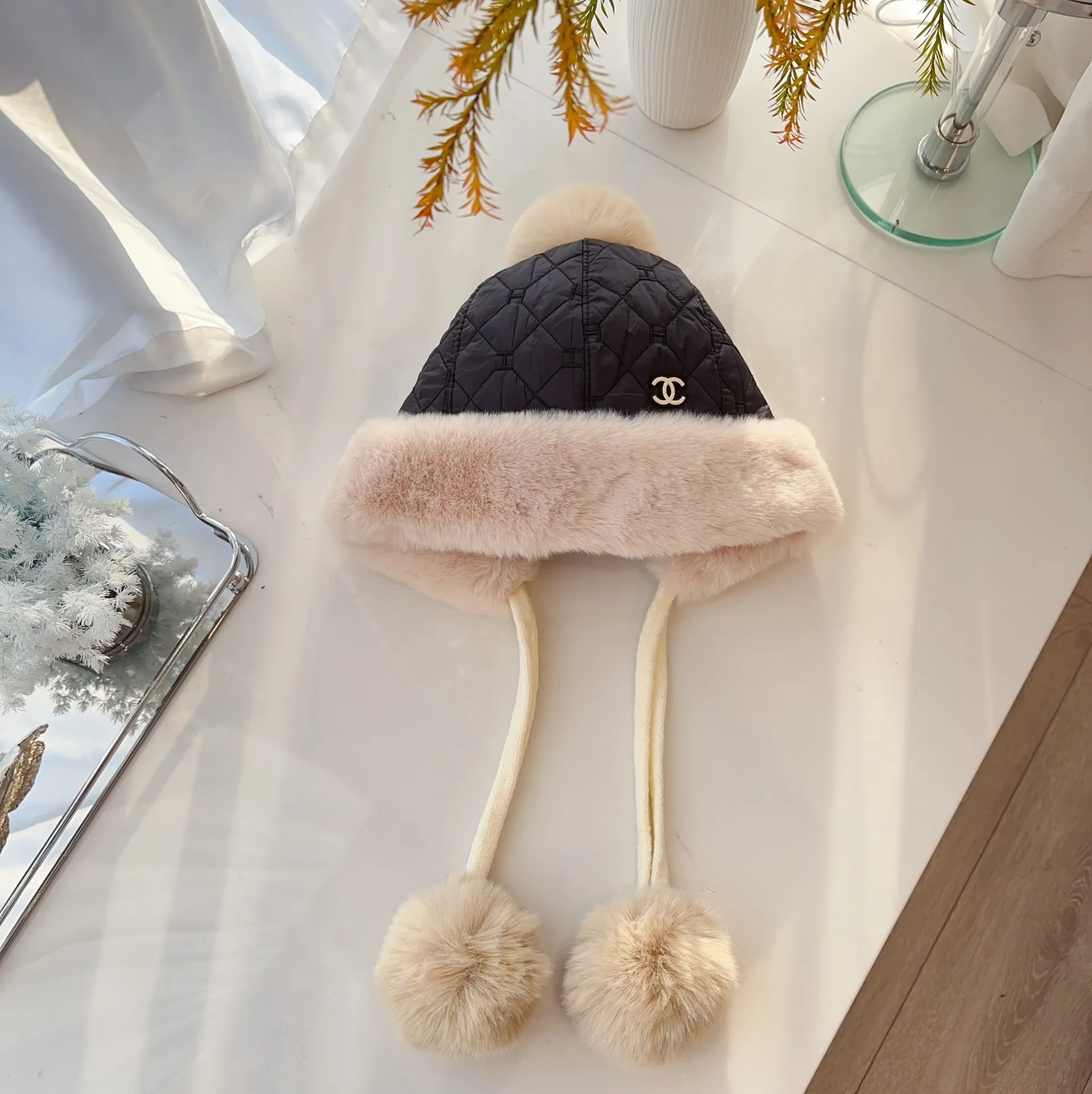 Chanel Autumn and Winter Warm and Windproof Fisherman Hat ✨Waterproof diamond-shaped fabric, quilted to keep warm. The hat shape is elegant and textured. Simple and versatile, 📦Black, off-white, camel