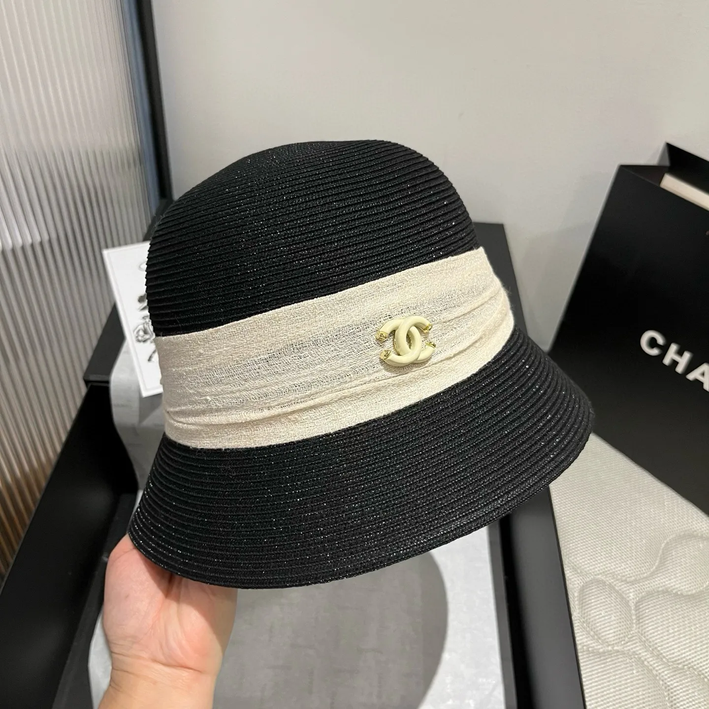 💰140¥ Chanel ladylike straw hat, basin hat, made of high-grade PP straw, head circumference 57cm