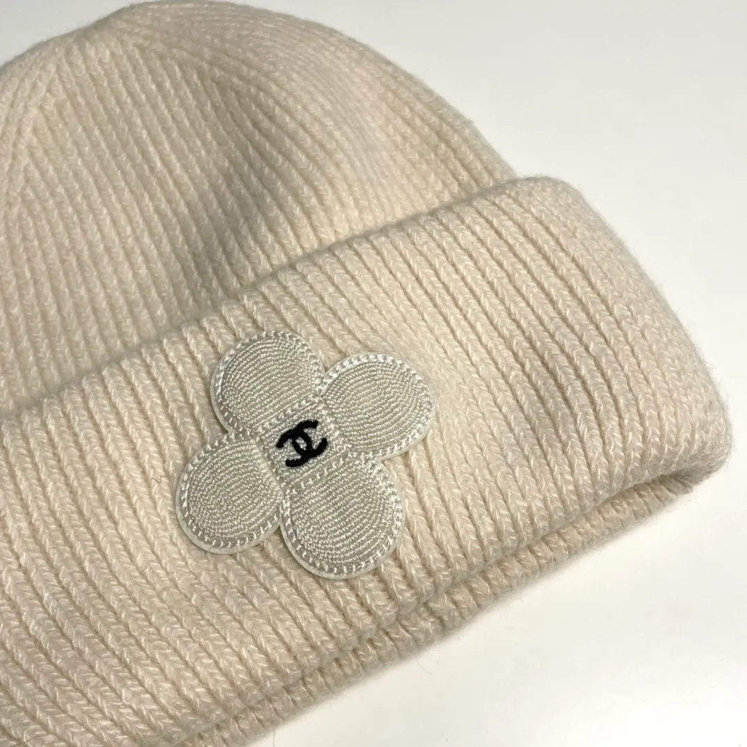 P76 Chanel Chanel Autumn and Winter Rabbit Hair Camellia Beanie Recommended by Internet Celebrity Fashion Bloggers, Xiaohongshu’s Popular Style, Knitted Beanie with a Super Soft and Comfortable Feel, and Excellent Elasticity!