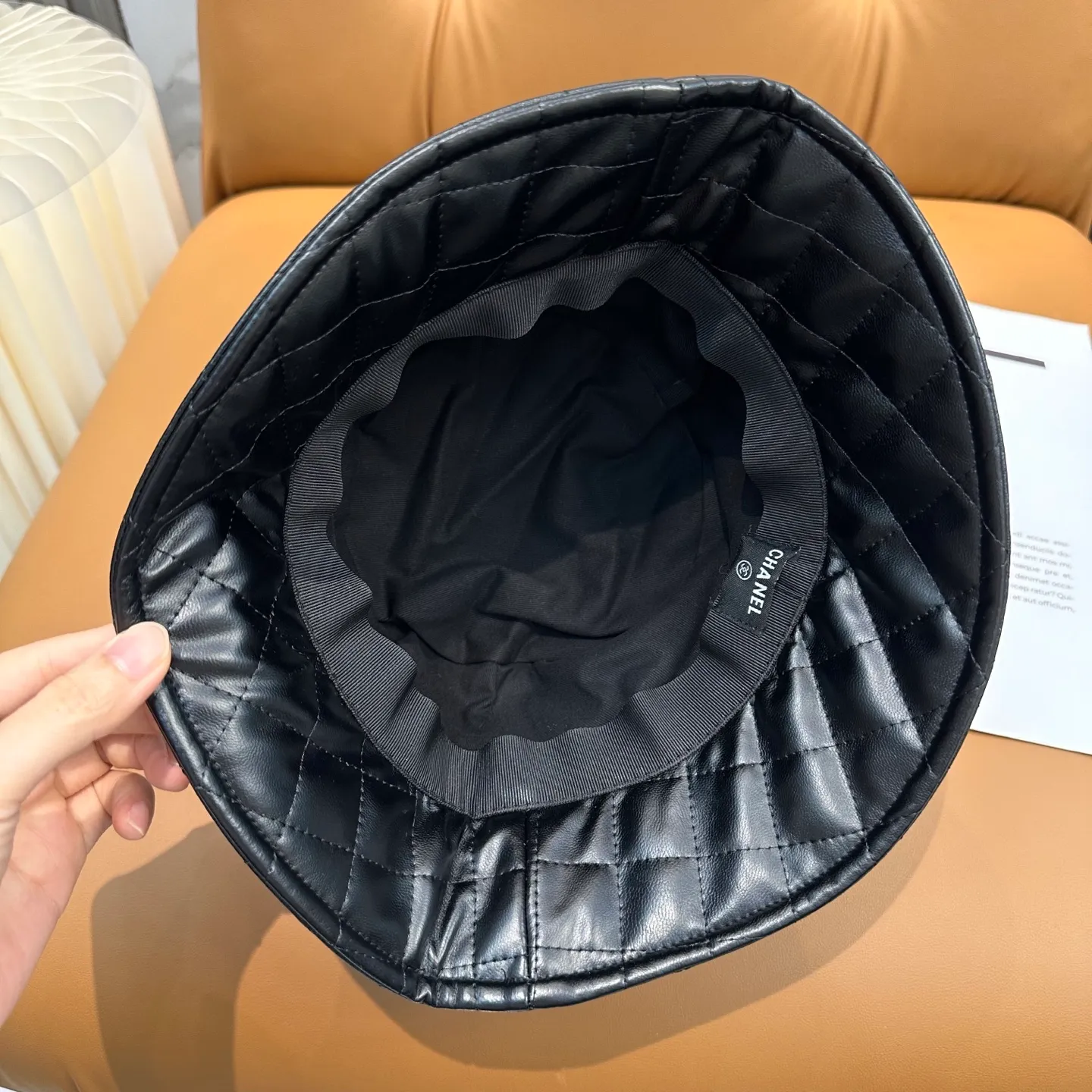 P66 Chanel, new autumn and winter product, leather plaid fisherman hat with exquisite details, counter quality and full of personality