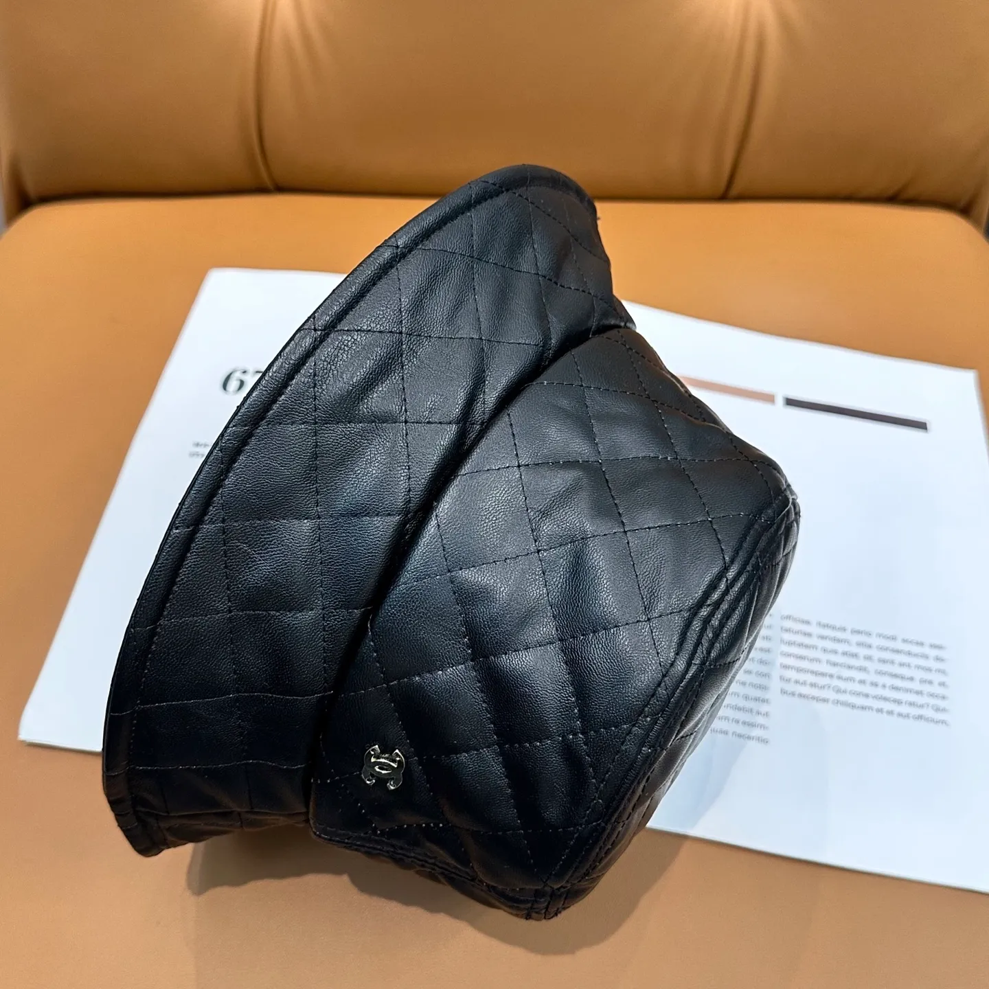 P66 Chanel, new autumn and winter product, leather plaid fisherman hat with exquisite details, counter quality and full of personality