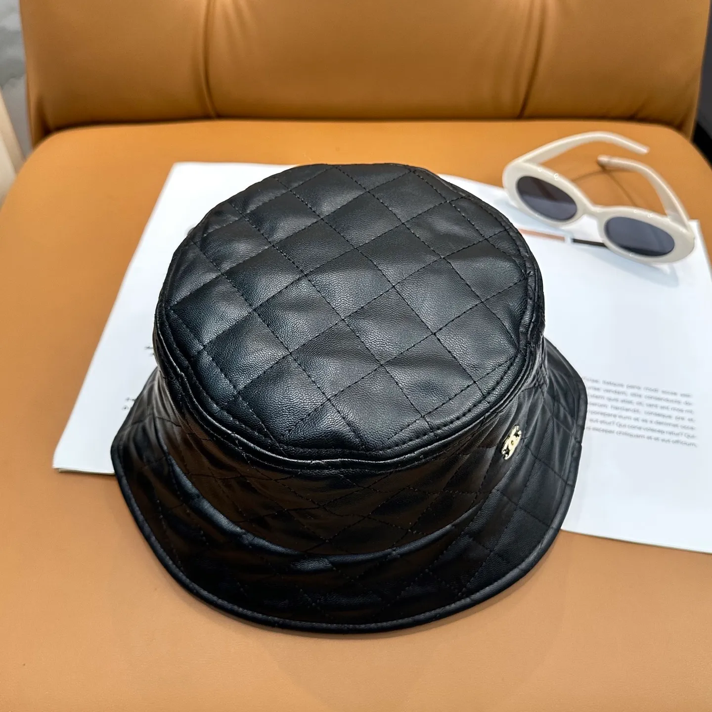 P66 Chanel, new autumn and winter product, leather plaid fisherman hat with exquisite details, counter quality and full of personality